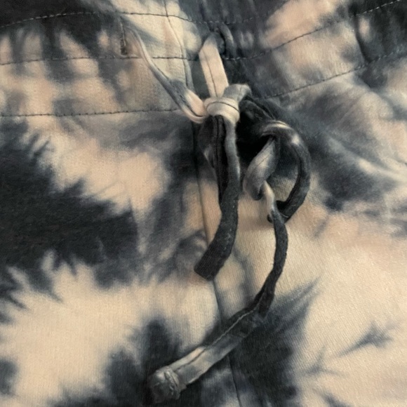 🔹🤍 Danskin Shorts size S- 3 for 15 - Picture 2 of 5